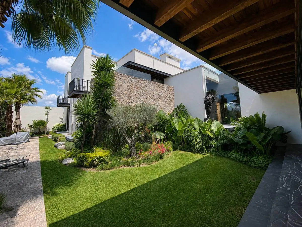 Casa Campanas